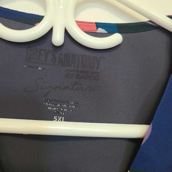 Plus Size Scrub Top - Picture 3 of 3